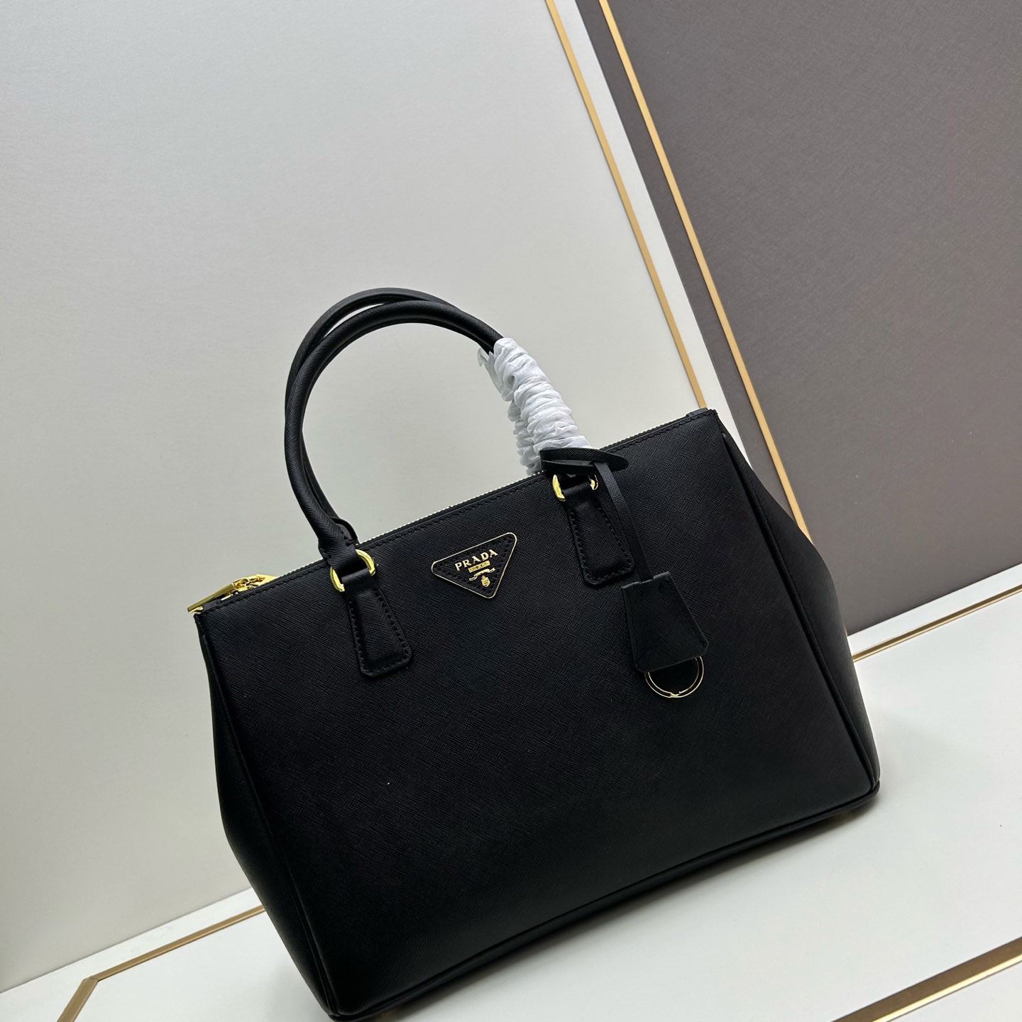 Pra*a shopping bags